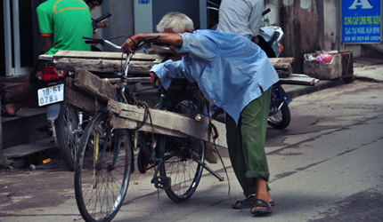 Sự thật về &ocirc;ng l&atilde;o ăn xin 80 tuổi 5 đời vợ 1