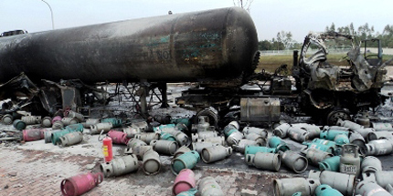 Nghi vấn sử dụng điện thoại g&acirc;y ra vụ nổ tại KCN Khai Sơn 1