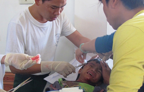 Nổ đạn cối, ba học sinh bị thương 1