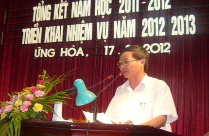 ""Chạy c&ocirc;ng chức": Một trưởng ph&ograve;ng Gi&aacute;o dục bị gi&aacute;ng cấp 1