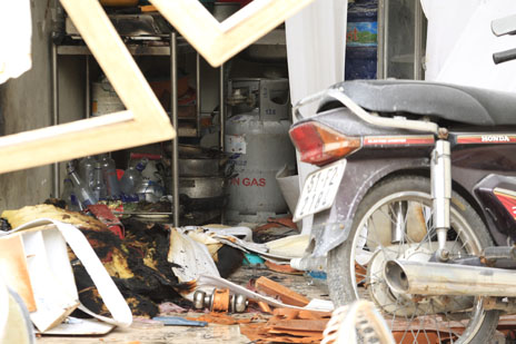 Nh&agrave; trọ nổ tung h&agrave;ng trăm người hoảng loạn 5