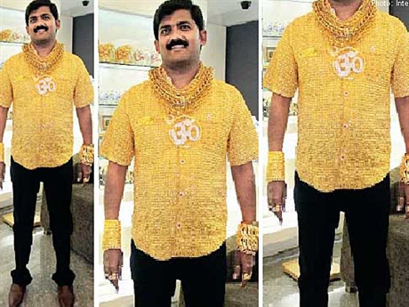 Triệu phú Ấn Độ khoe áo bằng vàng ròng 1