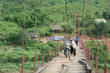 Qua những chiếc cầu treo "rợn người" hơn cả Chu Va 6 2