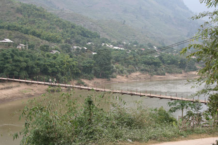 Qua những chiếc cầu treo "rợn người" hơn cả Chu Va 6 3