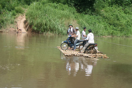 Qua những chiếc cầu treo "rợn người" hơn cả Chu Va 6 7