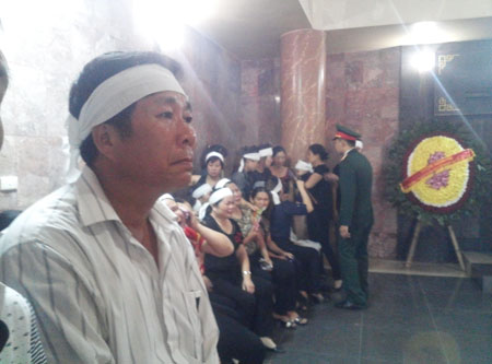 Truy điệu Thượng &uacute;y Nguyễn Văn Tuấn: Lặng người trước cảnh 2 con thơ kh&oacute;c bố 8