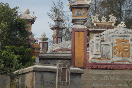 H&atilde;i h&ugrave;ng trẻ sống giữa "th&agrave;nh phố ma" 2