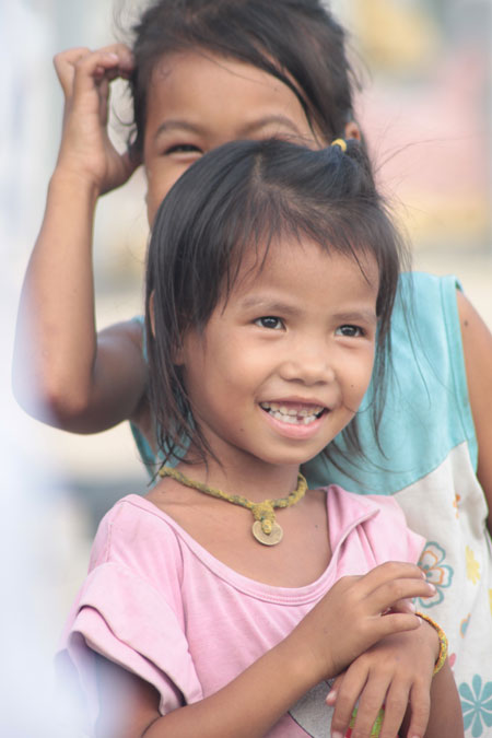 H&atilde;i h&ugrave;ng trẻ sống giữa "th&agrave;nh phố ma" 8