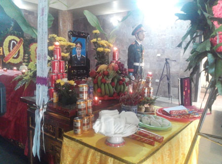 Xúc động tiễn đưa thượng úy Nguyễn Hoàng Anh về đất mẹ 1 Xúc động tiễn đưa thượng úy Nguyễn Hoàng Anh về đất mẹ 1