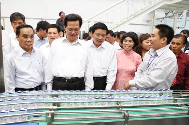 Thủ tướng Việt- Lào dự khánh thành nhà máy sữa tươi TH quy mô lớn nhất Đông Nam Á 2