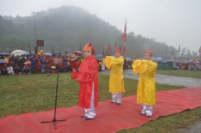 Nghệ An: Tưng bừng lễ hội Đền vua Mai  2