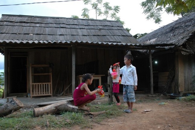 Trung thu miền bi&ecirc;n viễn 1