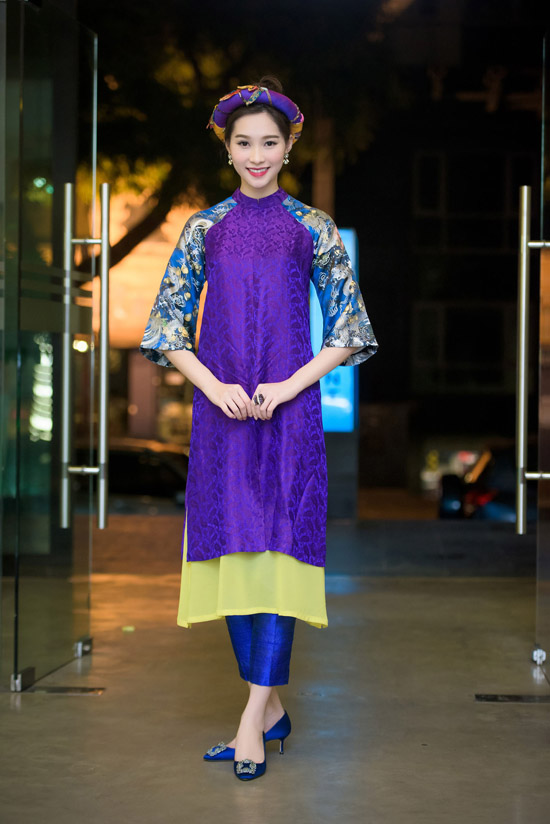 Tối qua, Hoa hậu Đặng Thu Thảo ngồi ghế nóng cuộc thi Sakura Collection - cuộc thi thiết kế thời trang nhằm tìm kiếm những tài năng trẻ trong ngành thiết kế thời trang tại khu vực châu Á.