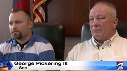 Hai cha con George Pickering tr&ecirc;n một chương tr&igrave;nh truyền h&igrave;nh. Ảnh: News.