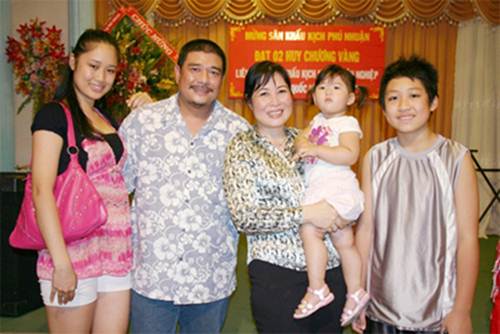 Gia đình hạnh phúc hiện tại của Lê Tuấn Anh.