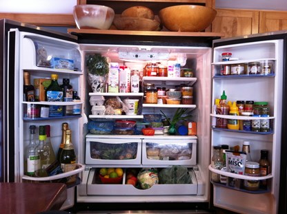 
Hãy luôn đảm bảo tủ lạnh của bạn được lấp đầy thực phẩm.

