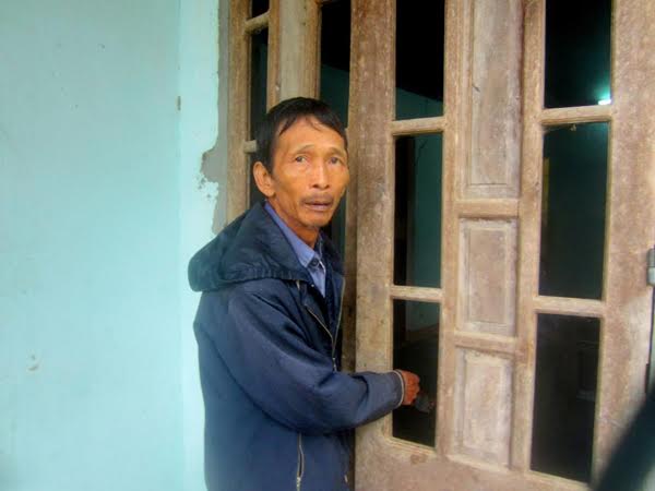 
Người h&agrave;ng x&oacute;m ph&aacute;t hiện sự việc, giải cứu ch&aacute;u N
