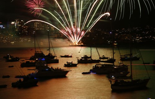
Màn pháo hoa rực rỡ tại cảng Sydney - Ảnh: Reuters
