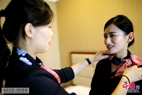 Wang Shumin, 20 tuổi, tốt nghiệp trường Đại học Sư phạm An Huy, chuyên ngành phát thanh truyền hành. Tuy nhiên, năm ngoái, Wang quyết định thi làm tiếp viên cho hãng hàng không Eastern Airlines bởi đây là ước mơ từ nhỏ của cô.