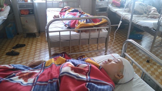 
Hai mẹ con chị Hạnh đang được cấp cứu tại Bệnh viện Đa khoa tỉnh Đắk Lắk

