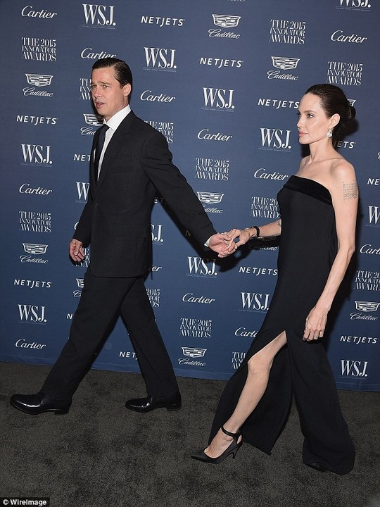 Brad Pitt và Angelina Jolie tay trong tay dự lễ trao giải