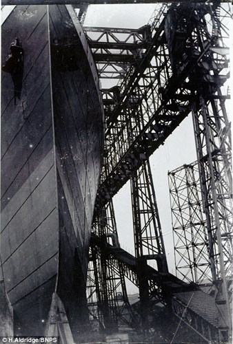 
Trong chuyến ra khơi đầu tiên và cũng là cuối cùng - ngày 10/4/1912, tàu Titanic đã có chuyến hành trình khởi hành từ Southampton đến New York, Mỹ.
