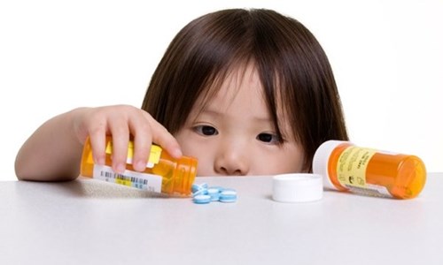 
Gia đình cần sử dụng thuốc cẩn trọng tránh gây tai nạn cho trẻ nhỏ - Ảnh: BV Nhi Trung ương
