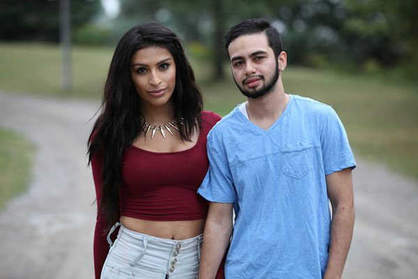 Ryan hạnh ph&uacute;c khi t&igrave;m thấy Jasmine. Ảnh:&nbsp;Barcroft