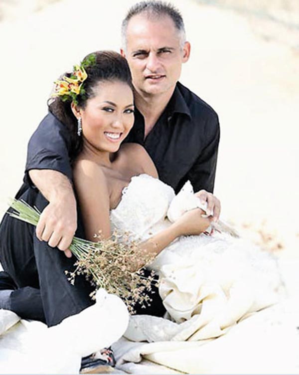 Ảnh cưới của Phi Thanh Vân và chồng Tây Thierry Blanc