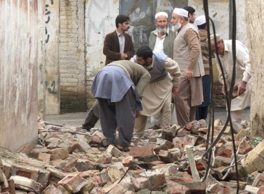 
Nhà cửa bị đổ tại Mingora, Swat - Pakistan.
