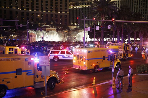 Hiện trường &ocirc;t&ocirc; đ&acirc;m người đi đường tại Las Vegas. Ảnh: AP