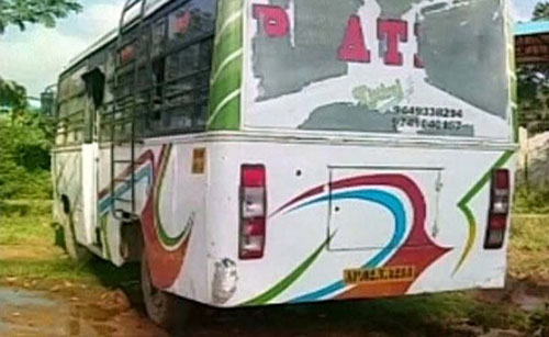 
Chiếc xe buýt nơi thiếu nữ 19 tuổi bị cưỡng hiếp. Ảnh: NDTV
