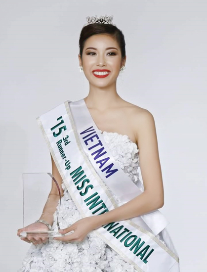Thúy Vân giành ngôi Á hậu 3 - Hoa hậu Quốc tế 2015.