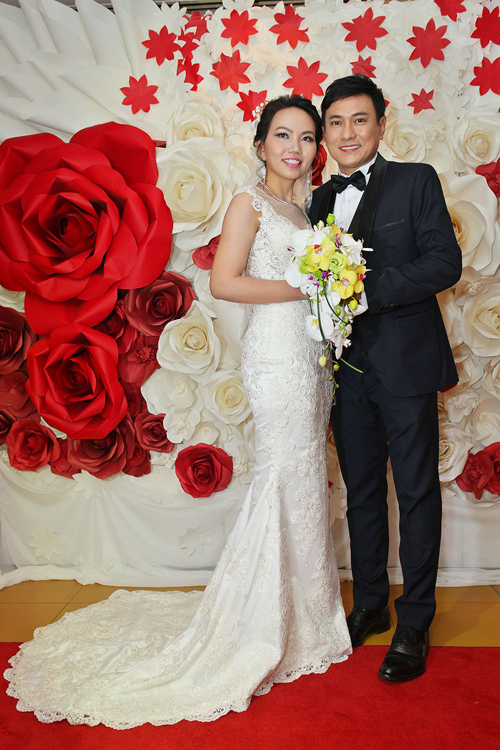 Hoàng Phúc và bà xã Uyên Phương tổ chức tiệc cưới tại một khách sạn 5 sao ở TP HCM, đãi bạn bè trong làng showbiz.