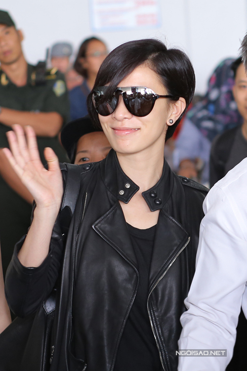 Vào khoảng 11h trưa ngày 11/11, diễn viên nổi tiếng Xa Thi Mạn đã có mặt tại sân bay Tân Sơn Nhất. TP HCM.