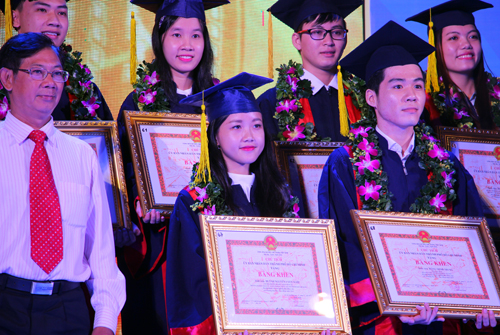 Nhiều nhà tuyển dụng cho rằng cơ hội việc làm giữa du học sinh và sinh viên trong nước là ngang nhau. Ảnh minh họa