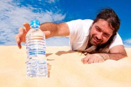 
Luôn cảm thấy khát nước có thể là dấu hiệu của các vấn đề sức khỏe nghiêm trọng. Ảnh: MNN.
