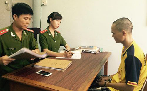 Trần Mạnh H&ugrave;ng tại cơ quan điều tra. Ảnh: Th&aacute;i Thanh.