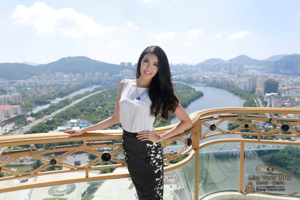 Trần Ngọc Lan Khuê quyến rũ khoe dáng giữa thắng cảnh của thành phố Tam Á, đảo Hải Nam trong loạt ảnh mới nhất mà ban tổ chức Miss World vừa công bố.