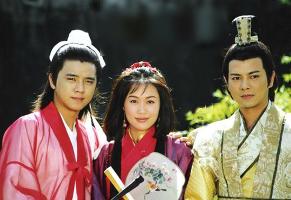 Lương Tiểu Băng và hai bạn diễn La Chí Tường, Trần Gia Huy trong bộ phim đình đám một thời Lương Sơn Bá, Chúc Anh Đài. Sau khi phim hoàn thành, cô yêu và kết hôn với Mã Anh Tài.