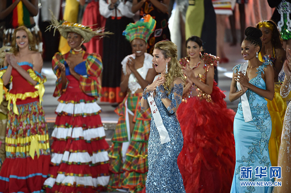 Mireia Lalaguna Royo bất ngờ và sung sướng khi được công bố là Hoa hậu Thế giới 2015.