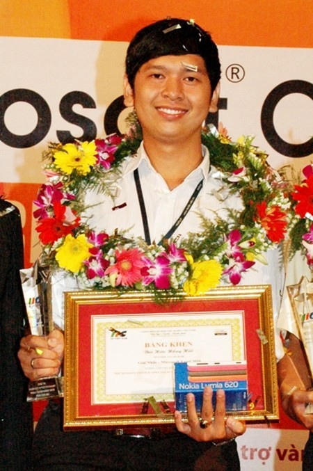 Bùi Hữu Hồng Hải nhận giải Nhất cấp quốc gia, cuộc thi Vô địch Tin học văn phòng thế giới 2013.