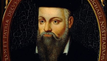 Nh&agrave; ti&ecirc;n tri lừng danh Nostradamus.