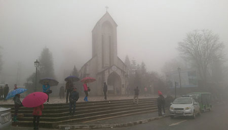 
Thị trấn Sa Pa chìm trong sương mù và rét lạnh (ảnh chụp sáng ngày 27/11) - Ảnh: Hồng thảo

