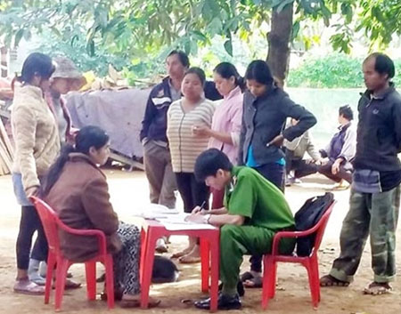 Chị HĐến đang làm việc với cơ quan Công an về nguồn cơn bi kịch gia đình.