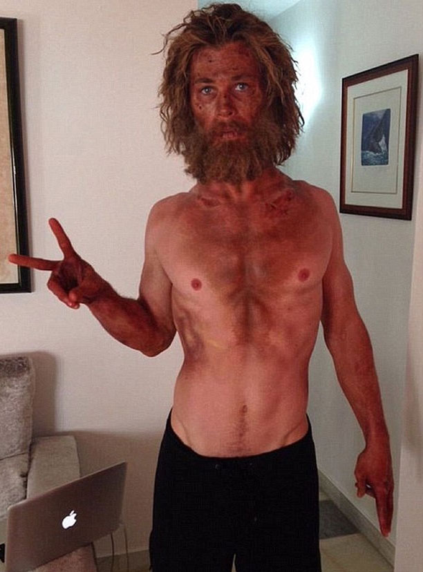 Chris Hemsworth gây sốc khi công khai hình ảnh của anh trong bộ phim In The Heart Of The Sea.