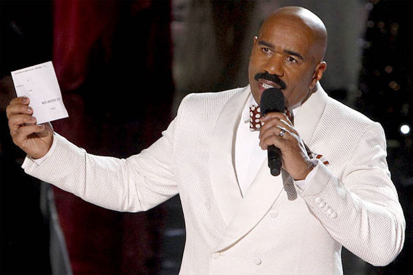 Steve Harvey khiến đêm chung kết Miss Unvierse trở thành trò lố.