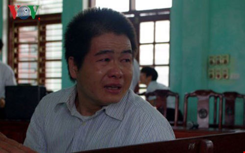 
Tại phiên tòa vào tháng 8.2015, Tàng Keangnam đã bật khóc khi nhìn thấy người thân.

