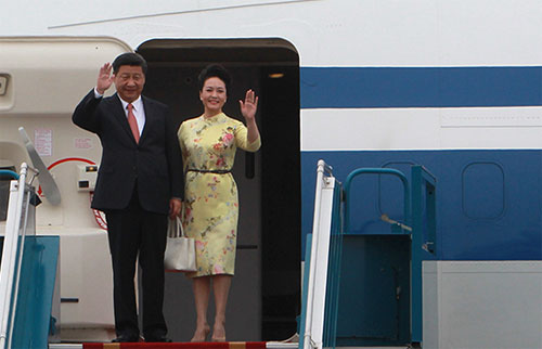 
Chủ tịch Trung Quốc Tập Cận Bình và phu nhân đến Hà Nội. Ảnh: VnExpress
