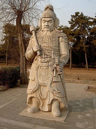 Mặc dù 13 lăng mộ của 13 hoàng đế nhà Minh được xây dựng theo thuật phong thủy nhưng mỗi lăng mộ lại có kích thước và cấu trúc khác nhau. Trong ảnh là một trong những nhân tượng được đặt ở Thần Đạo.